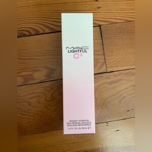 MAC Lightful C3 Radiant Hydration Skin Renewal Emulsion New in Box